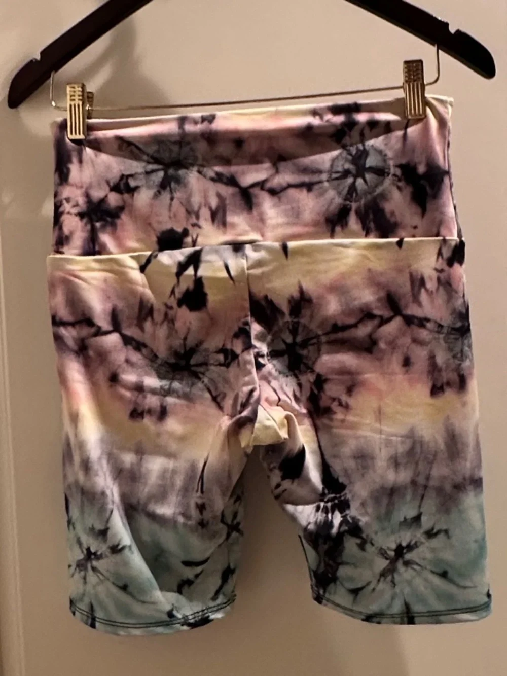 ONZIE PASTEL TIE-DYE BIKER SHORTS